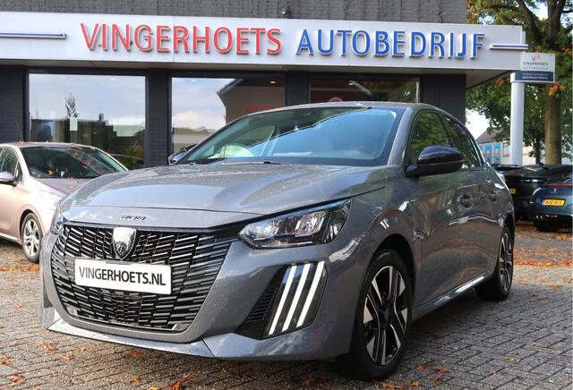 Peugeot 208 1.2 Benzine 100 Pk. * Allure Selenium * Navigatie * Draadloss Apple Carplay / Android Auto * Voor- en Achter Parkeer Sensoren * Climate & Cruise Control *1/2 Leder Interieur * Vingerhoets; Vierde Generatie Eersteklas Service !
