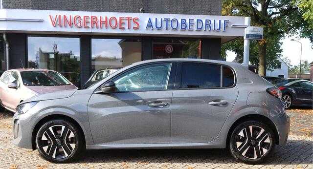 Peugeot 208 1.2 Benzine 100 Pk. * Allure Selenium * Navigatie * Draadloss Apple Carplay / Android Auto * Voor- en Achter Parkeer Sensoren * Climate & Cruise Control *1/2 Leder Interieur * Vingerhoets; Vierde Generatie Eersteklas Service !