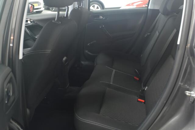 Peugeot 208 1.2 PureTech Active // 42.000 km // AIRCO // CRUISE CONTROLE // CARPLAY // DEALER ONDERHOUDEN //