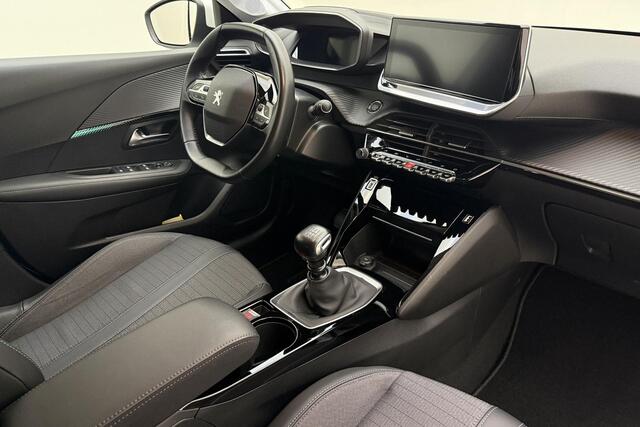 Peugeot 208 1.2 PureTech Allure Pack 100 PK | Handgeschakeld | Camera | Parkeersensor | Start/stop | Navigatie | Cruise Control | Mirror Screen | BTW auto | 1e eigenaar