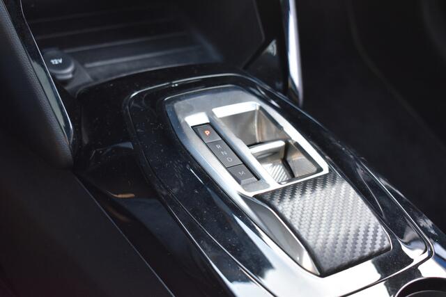 Peugeot 208 1.2 Hybrid 100 e-DCS6 GT Panoramadak | Half-Leder | Sfeerverlichting | BSM | Navigatie | 12 mnd BOVAG garantie | Whatsapp 06-53188999