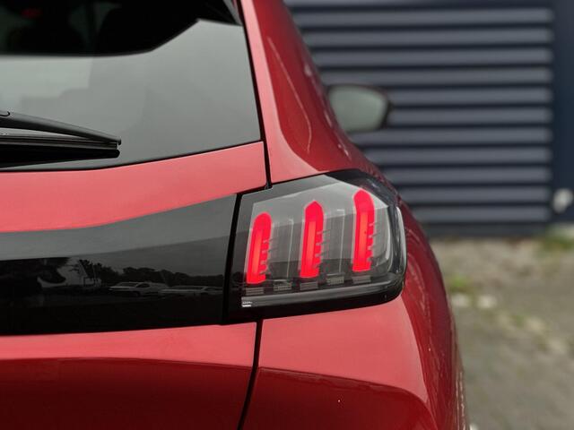 Peugeot 208 1.2 PureTech 100pk Allure Pack | Trekhaak | Keyless start | Navigatie | Climate Control | Parkeercamera/-sensoren | Appel Carplay/Android Auto | Full LED | Cruise Control | DAB |