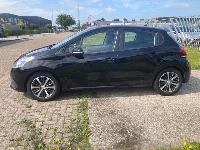Peugeot 208 1.2 PureTech Allure Schuif/kanteldak! Apple Carplay