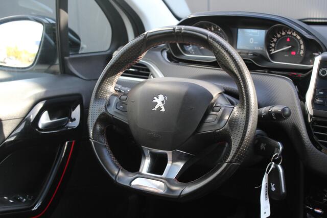 Peugeot 208 1.2 PureTech GT-Line | Incl. 12 maanden garantie | Cruise control | Climate control | Panorama dak | Bluetooth | Navigatie | Achteruitrijcamera | Lichtmetalen velgen | Parkeersensoren | DAB | Sportstoelen