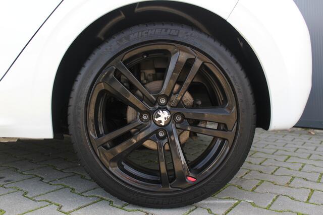 Peugeot 208 1.2 PureTech GT-Line | Incl. 12 maanden garantie | Cruise control | Climate control | Panorama dak | Bluetooth | Navigatie | Achteruitrijcamera | Lichtmetalen velgen | Parkeersensoren | DAB | Sportstoelen