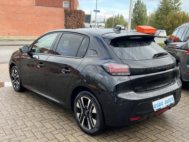 Peugeot 208 1.2 Turbo 100 pk Allure Navigatie* Carplay Camera Lichtmetalen Velgen Stoelverwarming Clima + Cruise Control DAB Extra Getint Glas 5-drs