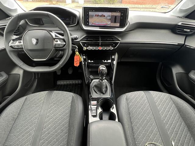 Peugeot 208 1.2 Turbo 100 pk Allure Navigatie* Carplay Camera Lichtmetalen Velgen Stoelverwarming Clima + Cruise Control DAB Extra Getint Glas 5-drs