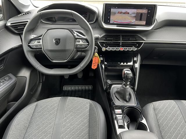 Peugeot 208 1.2 Turbo 100 pk Allure Navigatie* Carplay Camera Lichtmetalen Velgen Stoelverwarming Clima + Cruise Control DAB Extra Getint Glas 5-drs