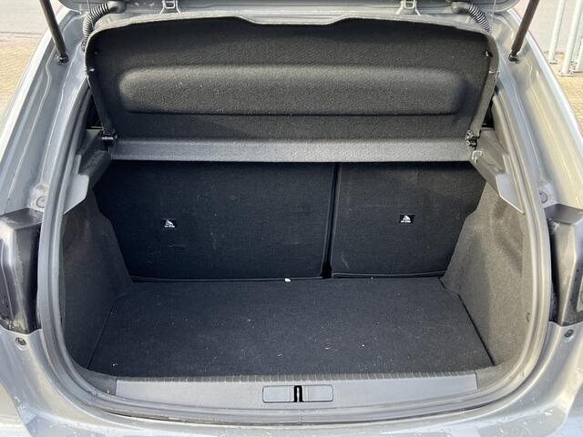 Peugeot 208 1.2 Turbo 100 pk Allure Navigatie* Carplay Camera Lichtmetalen Velgen Stoelverwarming Clima + Cruise Control DAB Extra Getint Glas 5drs