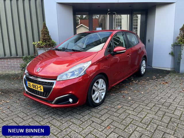 Peugeot 208 1.2 PureTech Signature 83 pk | Airco | Cruise control | Parkeersensoren | Navigatie | App-connect
