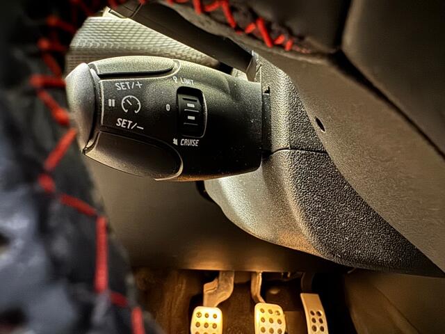 Peugeot 208 1.2 Pure Tech GT-Line / NAVI / PANORAMADAK / CLIMA / CAMERA /