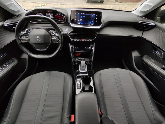 Peugeot 208 1.2 PureTech Allure Pack Automaat Trekhaak 360-Camera Navi-Carplay Nieuwe Distributie