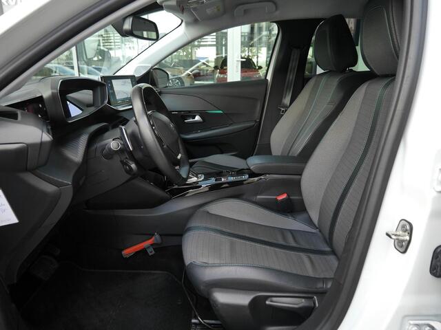 Peugeot 208 1.2 PureTech Allure Pack | Automaat | Achteruitrijcamera | Extra getint glas | Lichtmetalen velgen | Climate control | Cruise control | Led | Keyless start