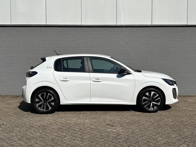 Peugeot 208 1.2 PureTech 75 Style | Navi | Apple Carplay | Parkeerhulp | A/C | Direct leverbaar