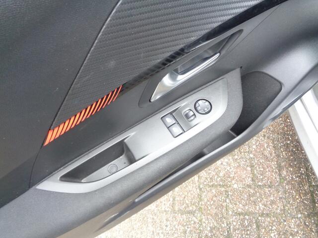 Peugeot 208 1.2 PureTech Active Airco, Navigatie, Carplay/ android auto? cruise controle