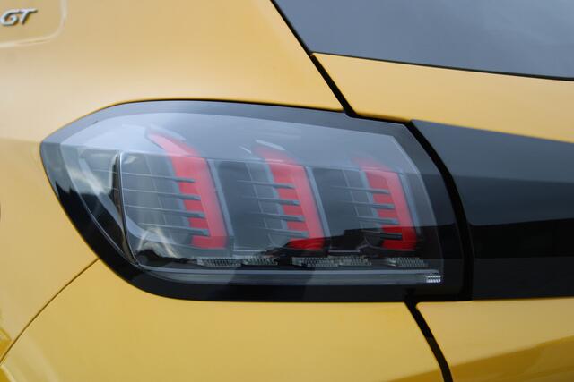 Peugeot 208 1.2 PureTech GT | Incl. 12 maanden garantie | 100% onderhouden | Cruise control | Climate control | Stoelverwarming | Apple carplay/Android auto | Parkeercamera |