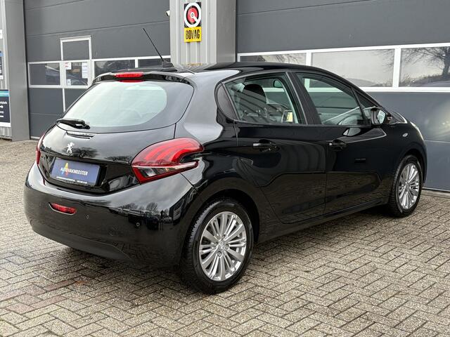 Peugeot 208 1.2 PureTech Signature | Navi | Carplay/Android | Cruise & Climate Control | PDC | All Season | Interesse? Bel of App naar: 06 30 51 05 90