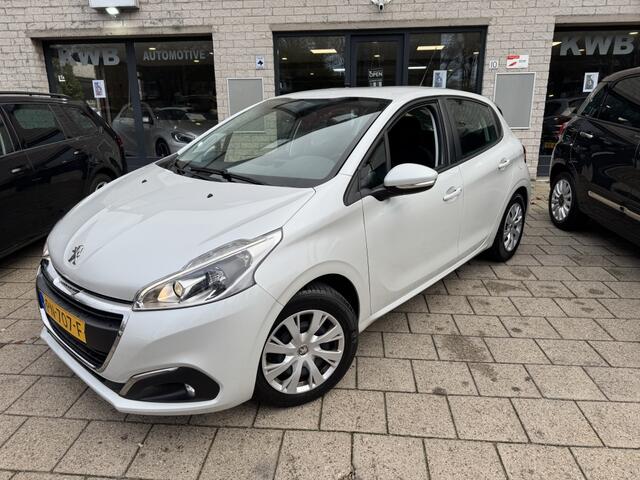Peugeot 208 1.2 PureT. Parelmoer wit Navi Distri VV