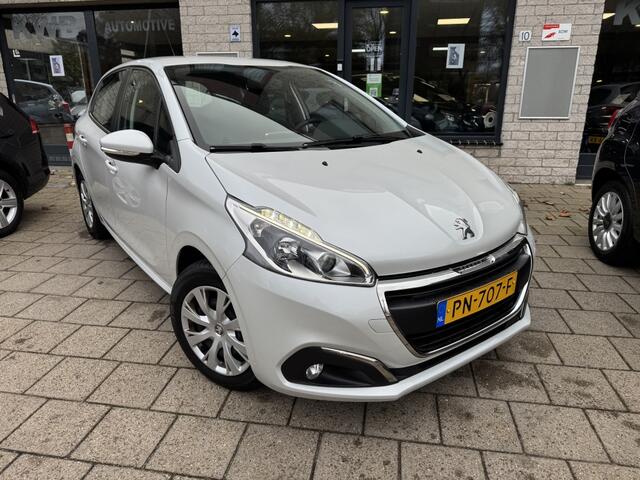 Peugeot 208 1.2 PureT. Parelmoer wit Navi Distri VV