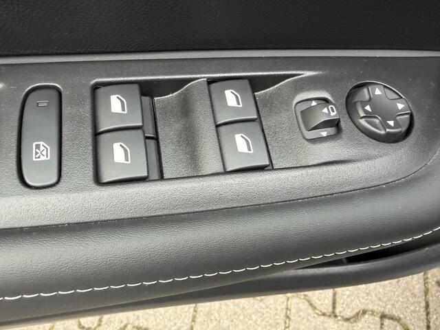 Peugeot 208 1.2 PT Allure | Keyless | Stoelverwarming | Camera |