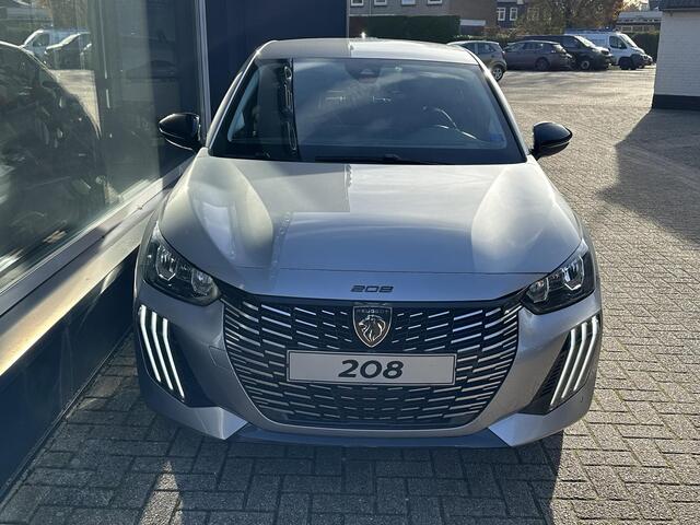 Peugeot 208 Allure 1.2 Turbo 100 PK 6-Bak | LED Koplampen | Slechts 9.850 KM !| Facelift Model | Parkeersensoren Rondom | 10'' inch Touch Screen | Draadloze telefoon Navigatie via Apple Car play/ Android Auto | Cruise Control | Rijbaan Bewaking | Stuurwiel Bediening