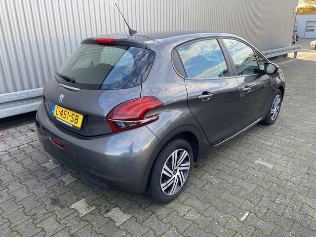Peugeot 208 1.2 PureTech Blue Lease Active 112Dkm, 5-Drs, A/C, Navi, CC, PDC, nw. APK - Inruil Mogelijk -