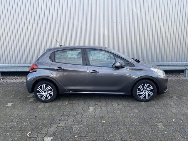 Peugeot 208 1.2 PureTech Blue Lease Active 112Dkm, 5-Drs, A/C, Navi, CC, PDC, nw. APK - Inruil Mogelijk -