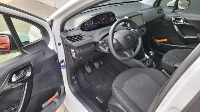 Peugeot 208 NAP NAVI PDC CarPlay Cruise