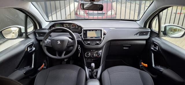 Peugeot 208 NAP NAVI PDC CarPlay Cruise