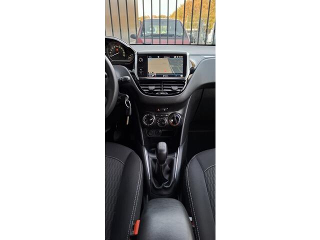 Peugeot 208 NAP NAVI PDC CarPlay Cruise