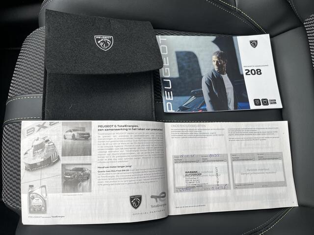 Peugeot 208 Hybrid 136 e-DCS6 GT / Adaptieve Cruise Control / Navigatie-pakket / Parkeersensoren Voor & Achter / Apple Carplay/Android Auto / Parkeercamera Voor & Achter / Climate Control / Dodehoekdetectie /