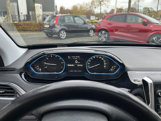 Peugeot 208 1.2 PureTech Première | Matte lak | Afneembare trekhaak | Panoramadak | Camera | Carplay | Navi | etc. etc.