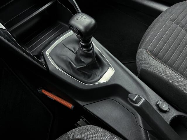 Peugeot 208 1.5 HDi 103PK Blue Active 5Drs. Airco / Navigatie / Lm.velgen / Pdc.A / Distributie vv bij 172Dkm / Apk 11-2026