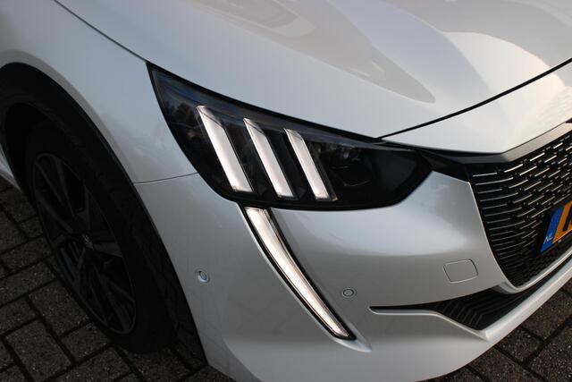 Peugeot 208 1.2 130PK AUTOMAAT GT PACK | BLACK PACK | PANORAMA DAK | ALCANTARA BEKLEDING | ACHTERUITRIJ CAMERA | ADAPTIVE CRUISE CONTROL | FULL LED KOPLAMPEN | 3-D INSTRUMENTENPANEEL | STOEL VERWARMING | 17" LICHTMETALEN VELGEN | ALL SEASON BANDEN | DODEHOEK DETECTIE