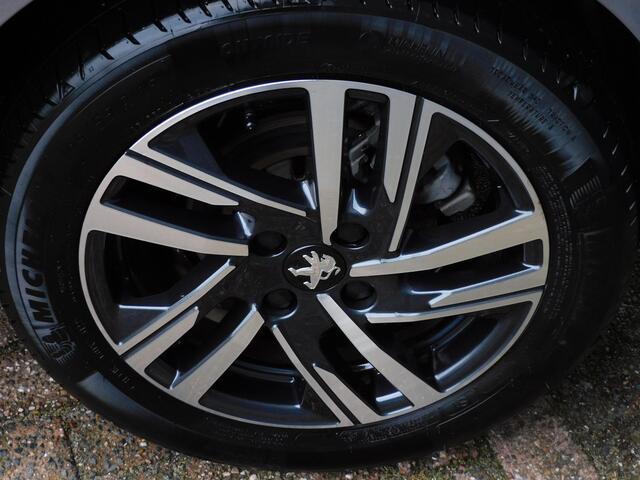 Peugeot 208 1.2 PureTech Allure Pack 1e EIGENAAR! 360° CAM! CARPLAY/ANDROID! CRUISE! NAVI! STOELVERWARMING!