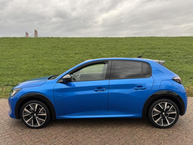 Peugeot 208 1.2 PureTech GT-Line Pano | Stoelverwarming | Apple Carplay | Achteruitrij Camera