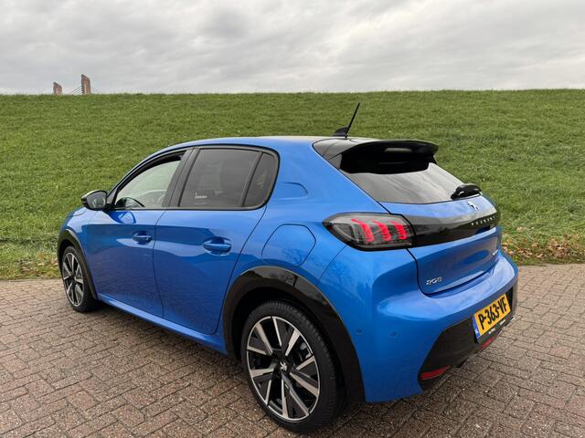 Peugeot 208 1.2 PureTech GT-Line Pano | Stoelverwarming | Apple Carplay | Achteruitrij Camera