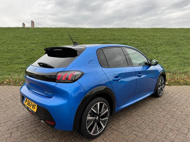Peugeot 208 1.2 PureTech GT-Line Pano | Stoelverwarming | Apple Carplay | Achteruitrij Camera