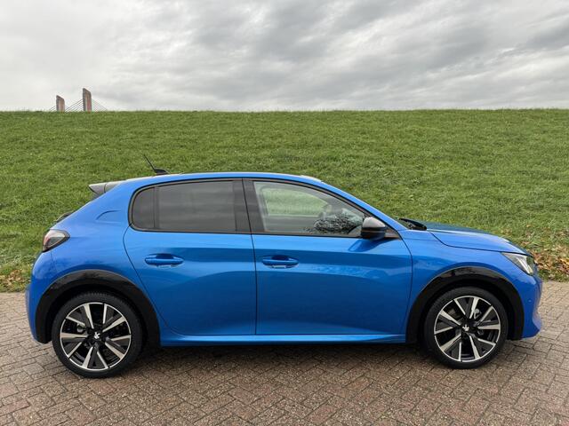 Peugeot 208 1.2 PureTech GT-Line Pano | Stoelverwarming | Apple Carplay | Achteruitrij Camera