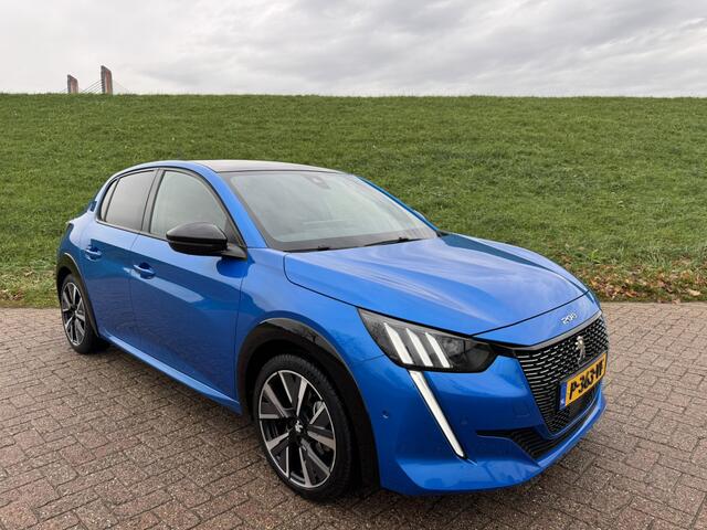 Peugeot 208 1.2 PureTech GT-Line Pano | Stoelverwarming | Apple Carplay | Achteruitrij Camera