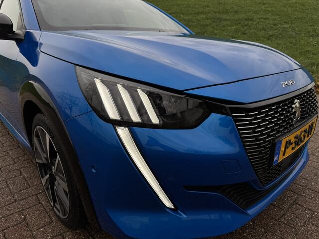 Peugeot 208 1.2 PureTech GT-Line Pano | Stoelverwarming | Apple Carplay | Achteruitrij Camera