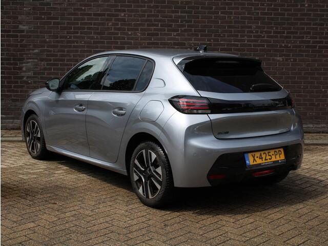 Peugeot 208 Allure 100PK | AppleCarplay/Android Auto | Parkeersensoren | FULL LED | Climate Control | Cruise Control | 16" LMV | Isofix | Privacy Glass | All Season Banden |