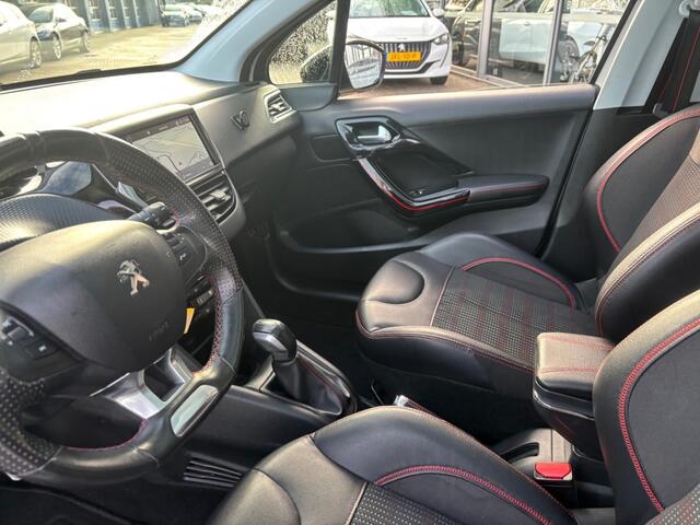Peugeot 208 1.2 GT LINE 110 PK PANO NAVI AIRCO/ECC LEDER