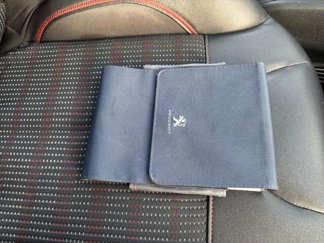 Peugeot 208 1.2 GT LINE 110 PK PANO NAVI AIRCO/ECC LEDER