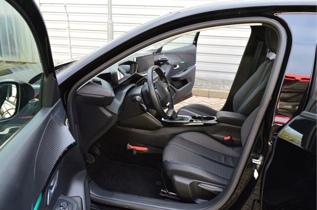 Peugeot 208 1.2 PureTech Blue Lease Allure O.a: PDC, Camera, Clima, Cruise, Navi, Carplay, Rijklaar All-in prijs!