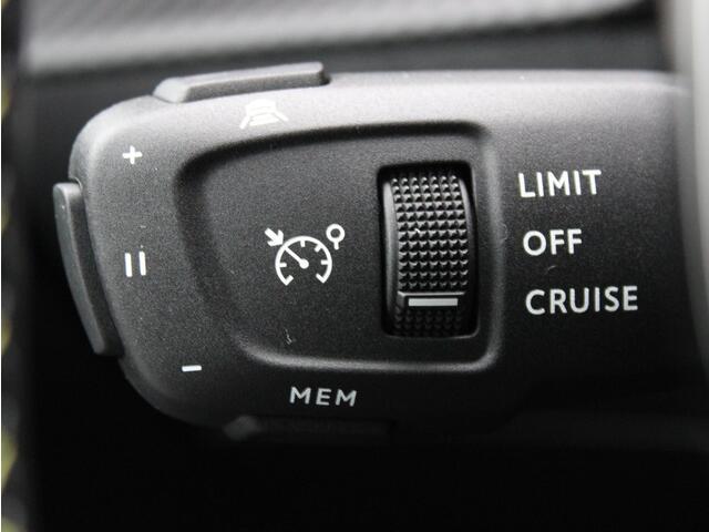 Peugeot 208 1.2 PureTech GT Pack | Camera / Navi / Stoelverw. / Adapt. Cruise / Pano