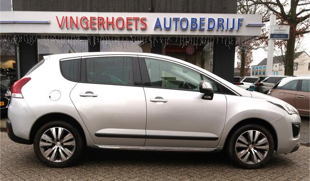 Peugeot 3008 130 Pk Benzine * Hele Luxe Allure * TOPONDERHOUDEN !!! * Panoramadak * Trekhaak * Zwart Lederen Bekleding * Stoelverwarming * Navigatie * Achteruitrij Camera * Head Up Display *