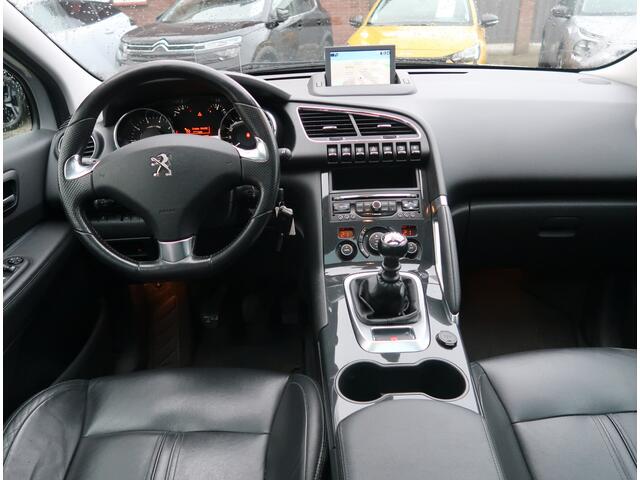 Peugeot 3008 130 Pk Benzine * Hele Luxe Allure * TOPONDERHOUDEN !!! * Panoramadak * Trekhaak * Zwart Lederen Bekleding * Stoelverwarming * Navigatie * Achteruitrij Camera * Head Up Display *