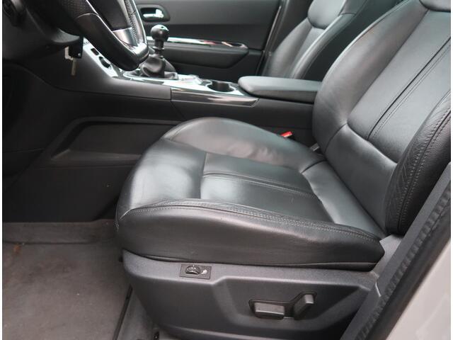 Peugeot 3008 130 Pk Benzine * Hele Luxe Allure * TOPONDERHOUDEN !!! * Panoramadak * Trekhaak * Zwart Lederen Bekleding * Stoelverwarming * Navigatie * Achteruitrij Camera * Head Up Display *