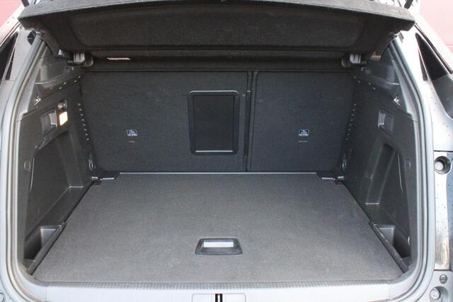 Peugeot 3008 1.2 Hybrid 136PK GT | 360° CAMERA | NAVIGATIE | ADAPTIVE CRUISE CONTROL | APPLE CARPLAY/ANDROID AUTO | CLIMATE CONTROL | 18" LICHTMETALEN VELGEN | DODEHOEK DETECTIE | KEYLESS ENTRY/START | FULL LED KOPLAMPEN | PARKEERSENSOREN VOOR EN ACHTER | DAB+ RADIO |